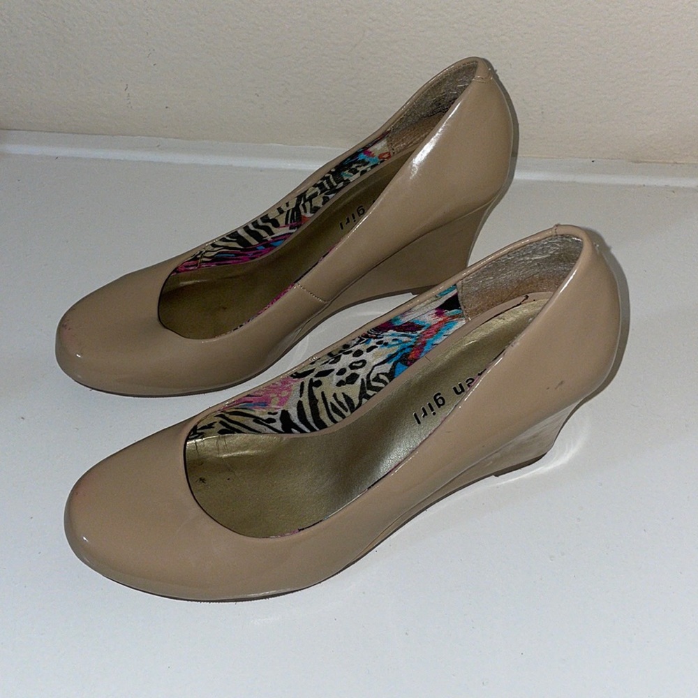Tan Wedges